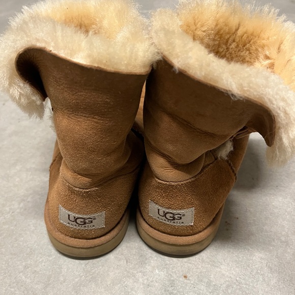 Ugg Button Bailey - Picture 2 of 6